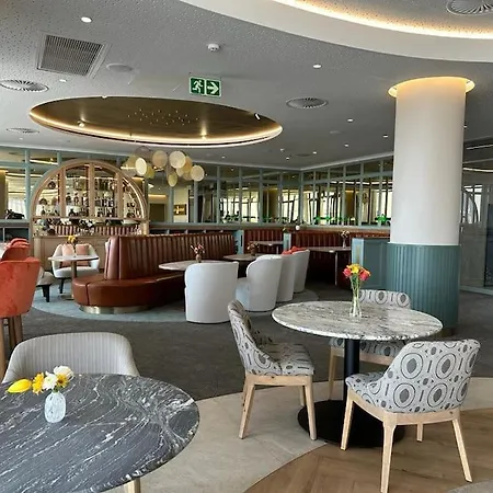 Luxe Cityscape @ Waterfall Ellipse Midrand Exterior foto