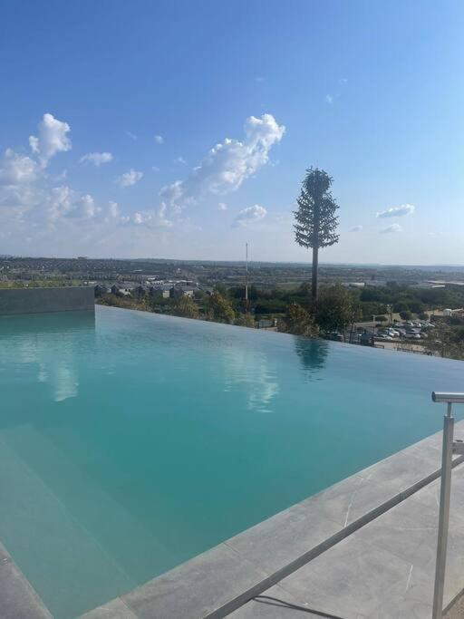 Apartamento Luxe Cityscape @ Waterfall Ellipse Midrand